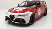 Bburago 11049R1 Alfa Romeo Giulia GTAm #99 rot 1:18