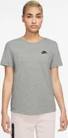 Nike Sportswear Club Essentials Shirt Damen