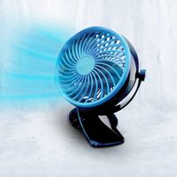 LIVINGTON Go Fan – mobiler Mini Ventilator mit Akku – kraftvoller USB Ventilator mit 6h Laufzeit – flexibler Tischventilator zum Aufstellen oder Klemmen – schwarz