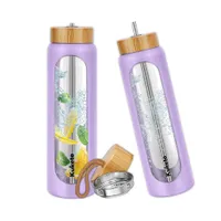 Kuketo | Trinkflasche 1,2 L - Transparent Glasflasche - Lila  - Auslaufsicher - Mit Silikonhülle und Strohhalm