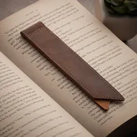 SURAZO Dlouhá kožená záložka do knihy Handmade - Vysoce kvalitní záložka do knihy z pravé kůže s podšívkou ze semiše - Stylový design, hnědá barva
