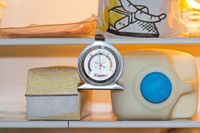 Kühlschrankthermometer Edelstahlgehäuse Ideal für Kühlschränke Messbreich -50 ºC bis +25 ºC Mit Aufhängehaken und Ständer Leicht abzulessen Ø60 x (H)70 mm mm