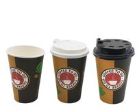 Kaffeebecher zum Mitnehmen. 150 Einweg-Espressotassen aus Pappe 120 ml mit hölzernen Kaffeerührern 
