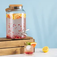 Navaris Getränkespender 5,6 Liter aus Glas - mit Zapfhahn aus Edelstahl und Kork Deckel - Wasserspender Glasbehälter für kalte Getränke