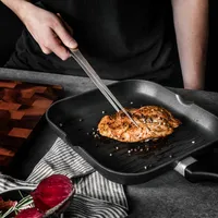 Navaris Grillpinzette aus rostfreiem Edelstahl - 40cm lang - Grill Fleischpinzette - auch als Bratpinzette Servierpinzette Küchenpinzette nutzbar