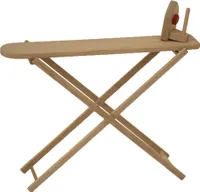 Bügelbrett und Bügeleisen aus Holz