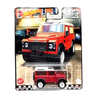 Hot Wheels GJT68-HCR10 Land Rover Defender 90 červená metalíza - Boulevard 47 model auta v měřítku 1:64