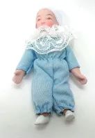 Puppe 'Baby im blauen Kleidung' , für 1:12 Puppenhaus, 7 cm.