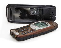 caseroxx Ledertasche mit Gürtelclip kompatibel mit Nokia 6210 6310 6310i aus Echtleder, Tasche mit Gürtelclip und Sichtfenster