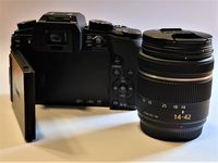 Panasonic Lumix DMC-G70KA Systemkamera mit Objektiv 14-42 mm f/3.5-5.6 - Schwarz