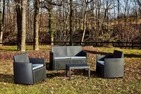 Indoor- und Outdoor-Lounge bestehend aus: 2 Sesseln, 1 Zweisitzer-Sofa und 1 Couchtisch mit 4 Kissen,  Italy, Farbe Anthrazit