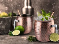 Cocktailgläser Set für Moscow Mule, Kupferbecher, Metall Strohhalme, Geschenkset