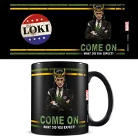 Loki - Hrnček na kávu "Čo ste očakávali?" PM2268 (jedna veľkosť) (farebný)