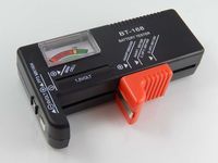 vhbw Batterie-Tester mit analoger Anzeige für AAAA, AAA, AA, 9 V-Block - 11,1 x 6,1 x 2,6 cm Rot Schwarz