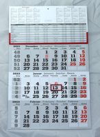 3 Monats Wandkalender 2022 mit Datumschieber in Rot, inkl. Ferienübersichten und Jahresüberblick Dreimonatskalender, 3 Monatskalender keine Werbung