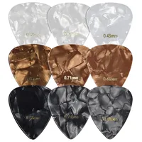 kwmobile 9x Gitarren Plektrum Blättchen - 3 verschiedene Stärken 0,46mm 0,71mm 0,96mm - Plektren Set für akustische Gitarre E-Gitarre - in 3 Farben