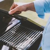 GORILLER® BLACKBACK M11 Outdoor-Küche, Gasgrill mit Kühlschrank und Waschbecken, Extra-Arbeitsfläche und Stauraum, Edelstahl, Schwarz