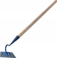KADAX Gartenhacke aus Metall, Hacke mit Stiel aus Holz, Unkrauthacke zum lockern, lüften und jäten des Bodens, Gartenzubehör zum entfernen von Unkraut (W: 12cm, Trapezform)