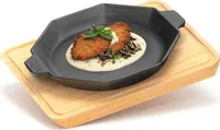 16cm Servierpfanne aus Gusseisen Bratpfanne mit Holzuntersetzer Schmorpfanne mit Holzbrett Pfanne Bräter Gasgrill Backofen Feuerstelle Induktion "HoReCa"