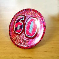 60. Geburtstag | Button / Anstecker pink