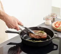 Navaris Gusseisenpfanne Eisenpfanne Bratpfanne aus Gusseisen - Ø 25cm Gusspfanne rund - gusseiserne Pfanne Grillpfanne für Herd Backofen Grill