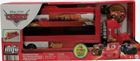 Mattel GNW34 Disney Pixar Cars Mini Racers Mack Transporter s mini Bleskem McQueenem Červený, kamion s prostorem pro 15 mini vozidel