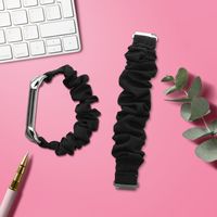 kwmobile Ersatz Armband kompatibel mit Garmin Venu Sq Music / Sq - Smartwatch Scrunchie Haargummi Design Schwarz - Innenmaße 12 - 25,6 cm