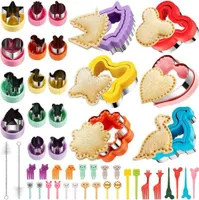 CANDeal 48pcs Sandwich Cutter und Sealer Set, Edelstahl Obst Gemüse Keks Ausstecher Formen mit Obst Sticks, Dinosaurier Blume Herz Uncrustables Makers
