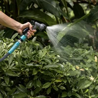 Navaris Flexibler Gartenschlauch 22,5m - Flachschlauch mit Brause und Schnelladaptern - Wasserschlauch knickfrei - PVC Schlauch mit Textilhülle