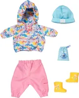 Zapf Creation 832035 BABY born Deluxe Gassi Geh Set 43cm - Puppenkleidung und Zubehör Set mit rosa blauer Jacke, Hose, Mütze, gelben Gummistiefeln und Leckerli-Beutel.