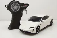 Maisto Tech 82339 - Ferngesteuertes Auto - Porsche Taycan Turbo S (weiß, Maßstab 1:24)