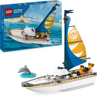LEGO City Segelboot, schwimmfähiges Spielzeug-Boot für Jungen und Mädchen, Bauspielzeug mit 2 Minifiguren und einem Delfin, Geschenk für Kinder ab 5 Jahren 60438