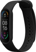 kwmobile Ersatzarmband kompatibel mit Xiaomi Mi Smart Band 6 / Mi Band 6 / Band 5 Armband - Fitnesstracker Band aus Silikon in Schwarz