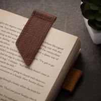 SURAZO Kožená záložka do knihy Handmade - Vysoce kvalitní záložka do knihy z pravé kůže - Kompaktní design, mahagon - Nápad na dárek pro milovníky knih