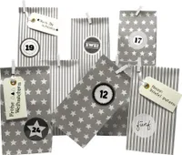 Adventskalender Weihnachtszeit, Blockbodenbeutel grau Sterne und Streifen, Ziffern grau