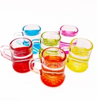 12 bunte Schnapsgläser mit Henkel zum Umhängen mit bunten Bändern