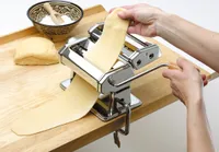 Verchromte Nudelmaschine mit 3 verschiedenen Walzen – ideal zur Herstellung von Lasagne, Spaghetti und Bandnudeln – mit manuellem Kurbelantrieb für frische, selbstgemachte Pasta