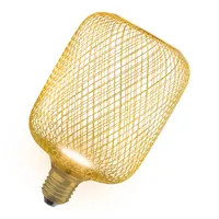 Plochá LED žárovka OSRAM DECOR v kovovém pouzdře z matného plastu ve zlaté barvě o průměru 100 mm v teplé bílé (2700 K), 3,5 W / 300 lm a paticí E27, je nestmívatelná a poskytuje elegantní osvětlení.