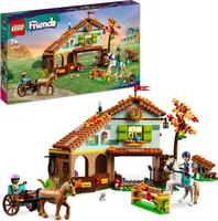 LEGO 41745 Friends Autumns Reitstall Set mit 2 Spielzeug-Pferden, Kutsche und Reitzubehör, Reitstall- und Pferdespielzeug, Bauernhof-Tier-Geschenk für Mädchen, Jungen und Kinder ab 7 Jahren