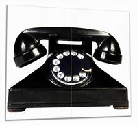 Wallario Herdabdeckplatte aus Glas, Größe 60 x 52 cm 2-teilig, Motiv Altes schwarzes Retro-Telefon mit Wählscheibe frontal