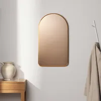 Navaris Wandspiegel gewölbt mit Rahmen - Deko Spiegel 45 x 80 cm zum Aufhängen - Badezimmerspiegel Flur WC - abgerundete Ecken oben - Gold/Bronze