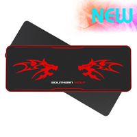 Gaming Mauspad - 110 x 40.34 cm - Vernähte Kanten - Rutschfest - Mousepad mit einer speziellen Oberfläche verbessert Geschwindigkeit und Präzision | schwarz&rot Gaming Mauspad - 110 x 40.34 cm - Vernähte Kanten - Rutschfest - Mousepad mit einer speziellen Oberfläche verbessert Geschwindigkeit und Präzision | schwarz&rot