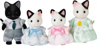 Katzenfamilie mit schwarzer Katze