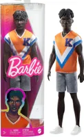 Mattel HPF79 Barbie Fashionitas Ken Puppe Sport Outfit Shorts Shirt weiße Sneaker geflochtene Haare schwarz für Kinder