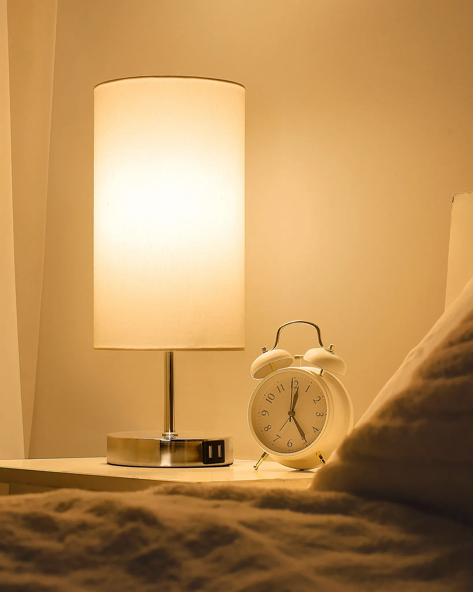 Tischlampe aus Stoff mit Glühbirne für Wohnzimmer Schlafzimmer Weiß Touch Control Tomons Nachttischlampe E27 Modern Schreibtischlampe mit 2 USB Ladeanschlüssen 