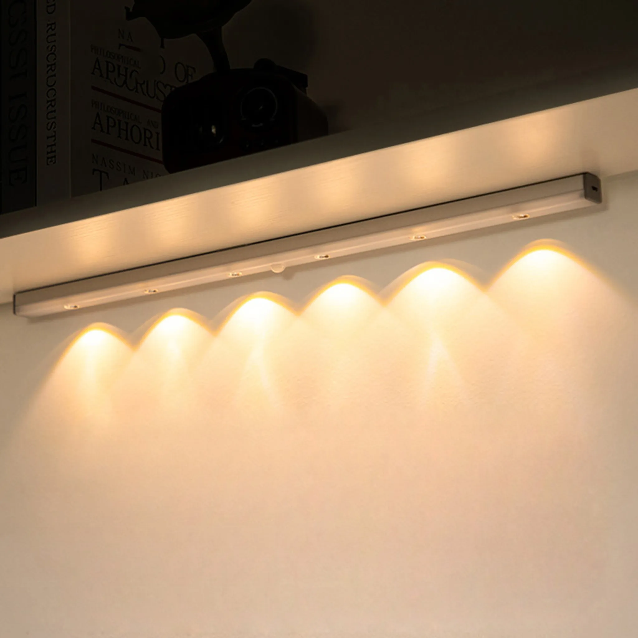 Aufladbar Unterbauleuchte Dimmbar Warmweiß LED Küchenleuchte, Lichtleiste Bewegungssensor 50cm Schranklicht mit
