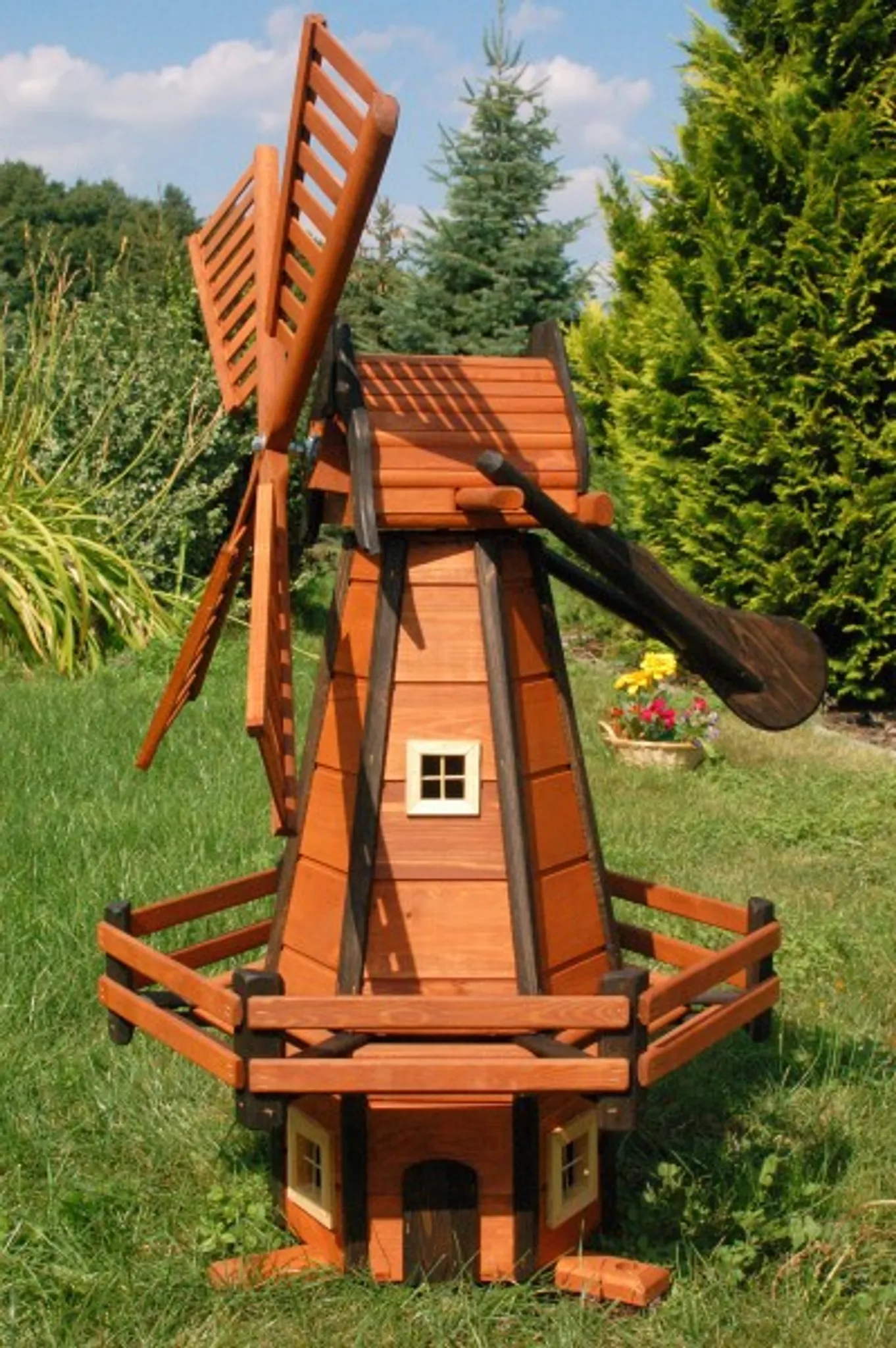Как сделать мельницу своими руками для сада. Деревянная ветряная мельница. Деревянная мельница для сада. Мельница на даче. Мельница деревянная декоративная.