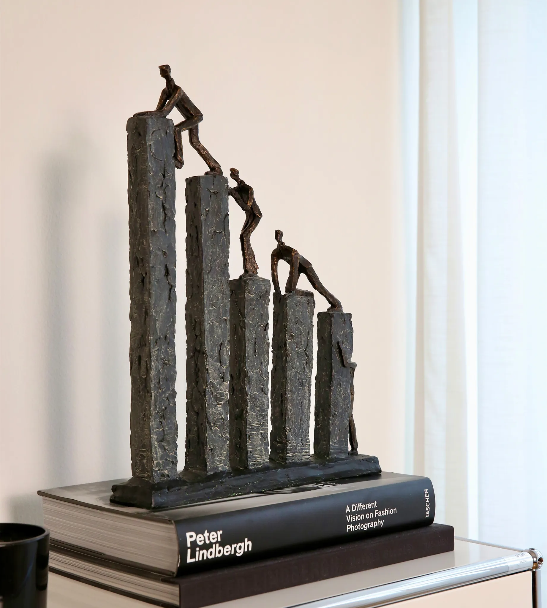 Casablanca Skulptur Racing, Deko Figur Bronze, Grau, Metall u. Kunstharz Statue Wohnzimmer, Büro Dekoration H. 33 cm x B. 28 cm - Moderne Skulpturen, Metallfigur ab € 84,99 (April 2026