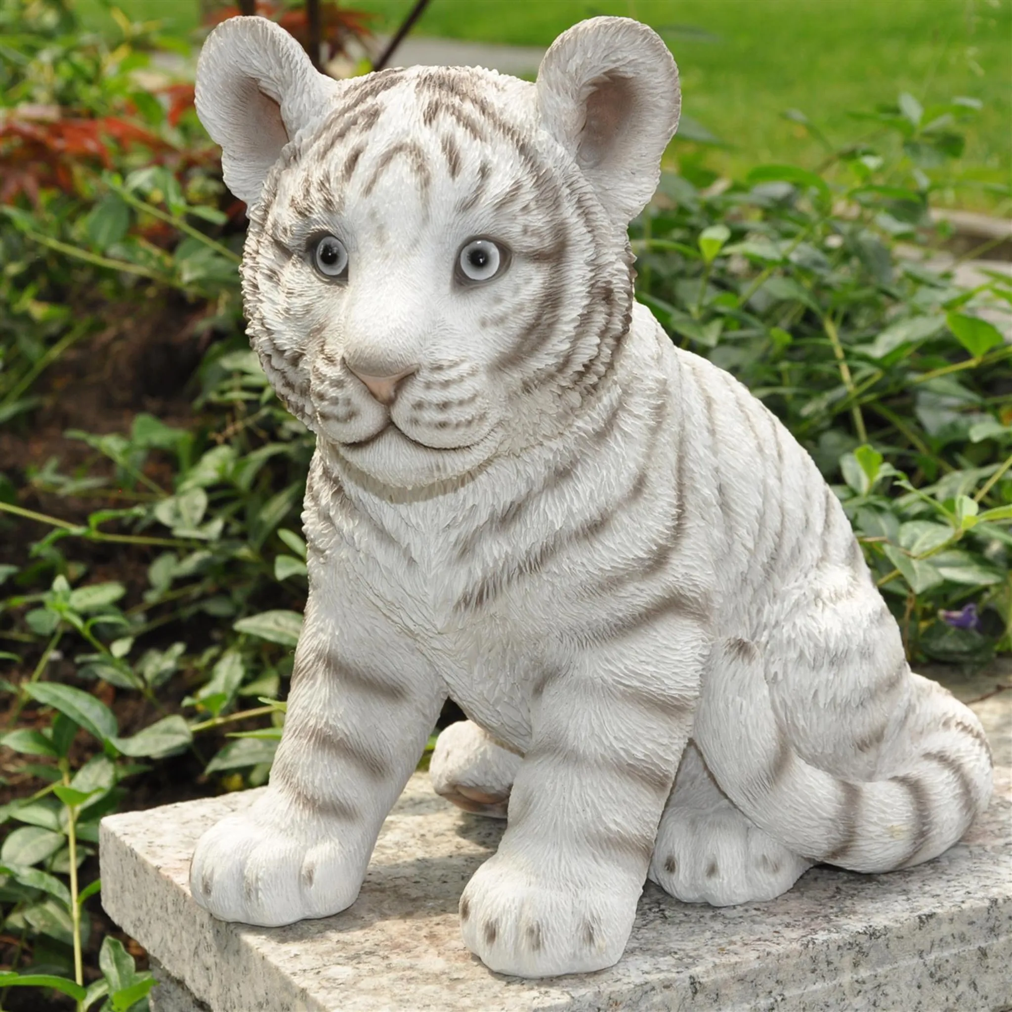 Gartenfigur Deko Figur sitzender weißer Tiger