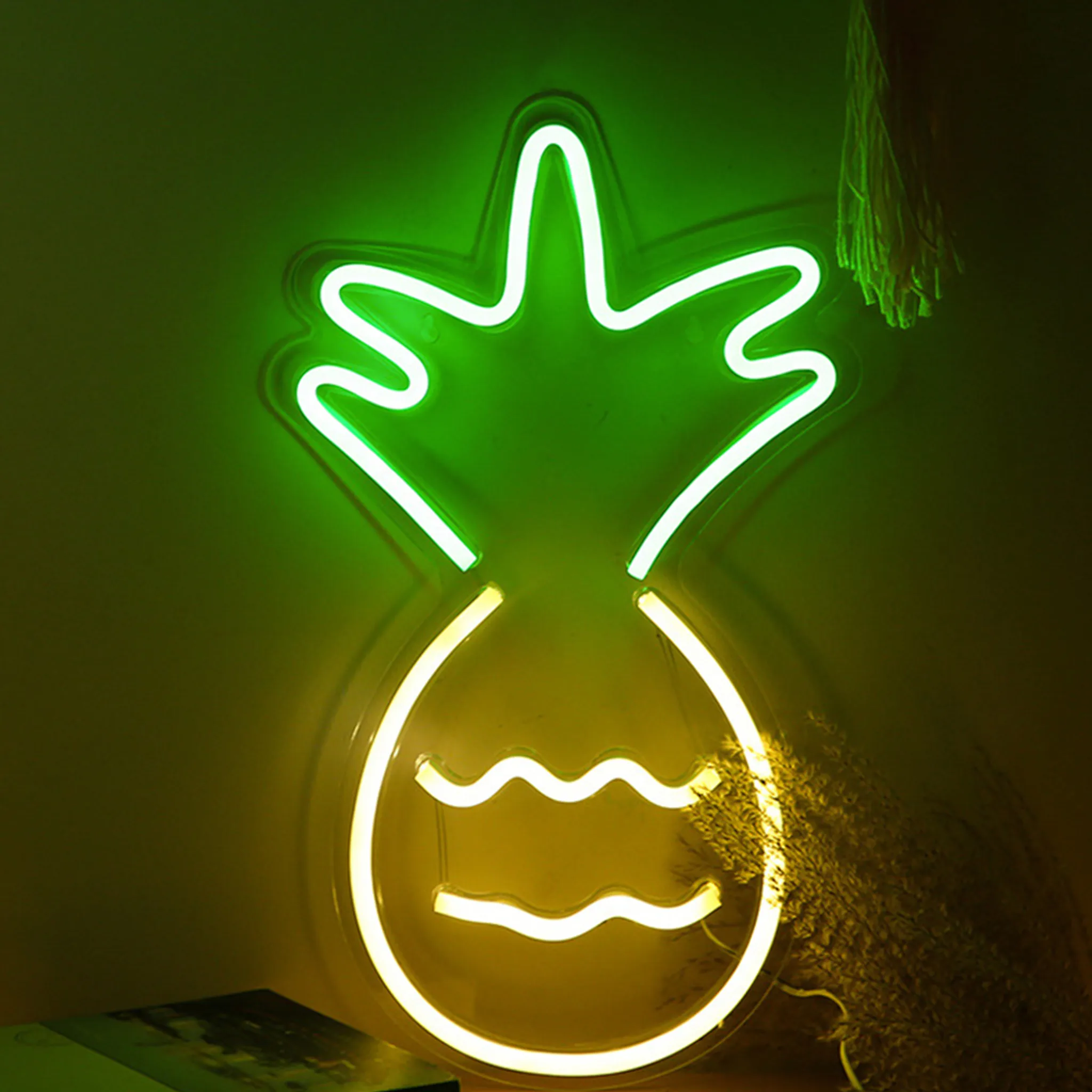LED Ananas Neonlicht Schild, ZVO Neon Light Wandleuchte Zeichen Innen,  Batterie/USB Wandkunst Leuchtreklame Decoration Schreibtisch Nachtlicht für  Weihnachten Kinder Schlafzimmer Wohnzimmer Bar : : Beleuchtung